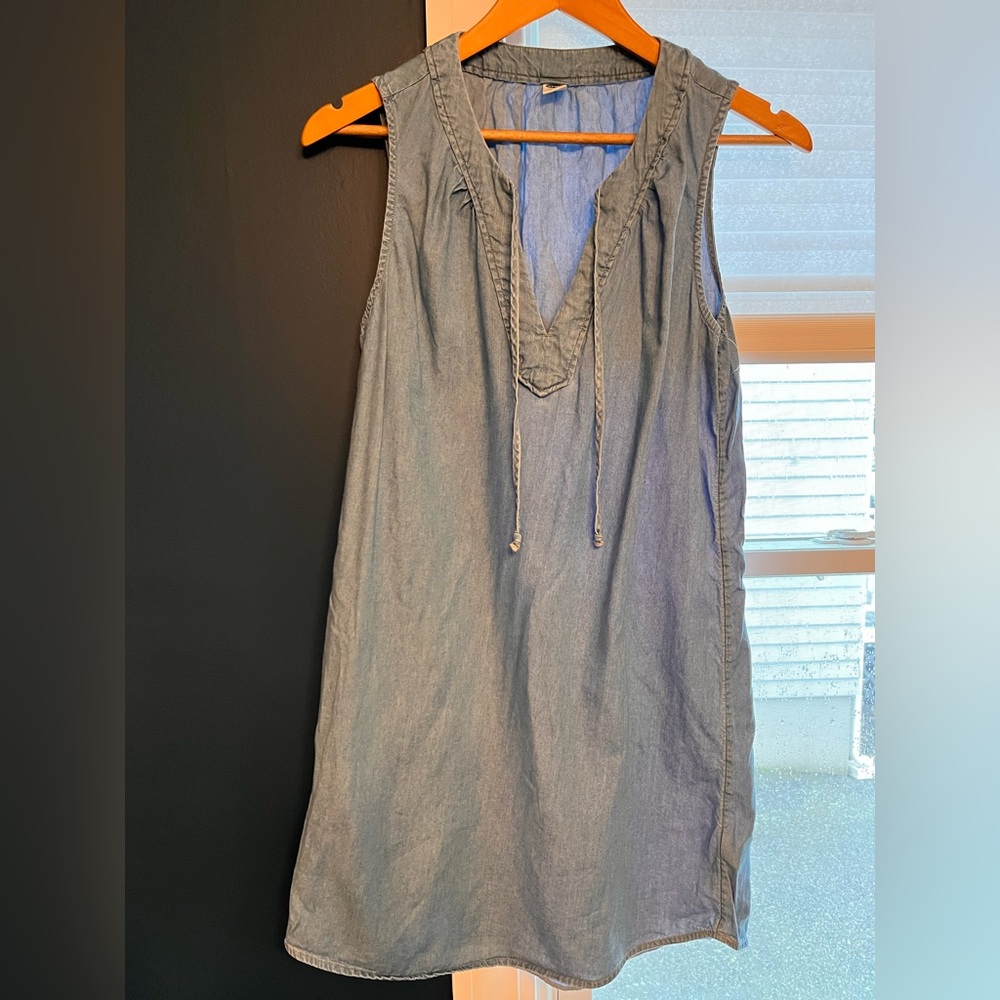 Old navy. Sleeveless chambray summer dress. Size S